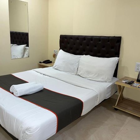 U Life Hotel Bombaj Zewnętrze zdjęcie