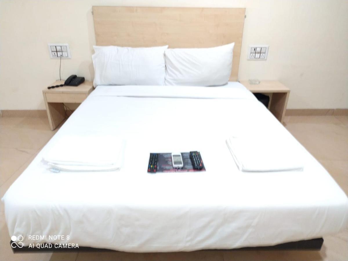 U Life Hotel Bombaj Zewnętrze zdjęcie